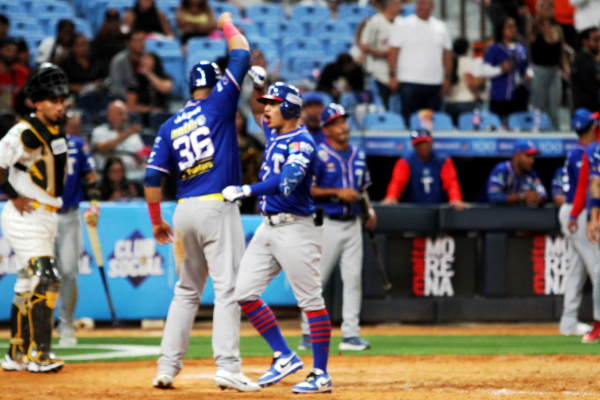 Tiburones dominó en su visita al Monumental Simón Bolívar