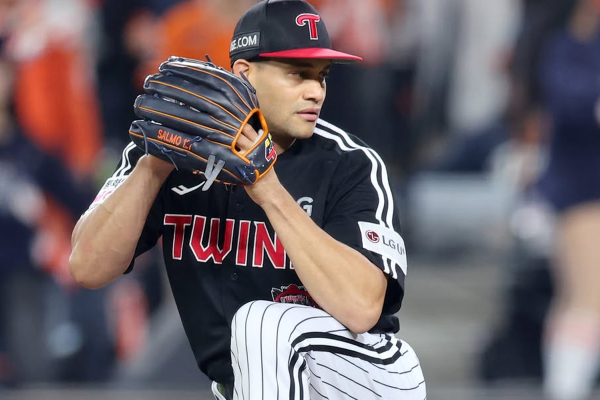 Yonny Chirinos sin decisión en el cuarto de la Serie de Corea