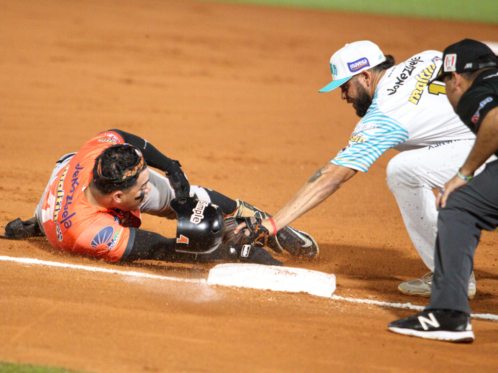 Águilas emboscó a Custodio y venció a Bravos