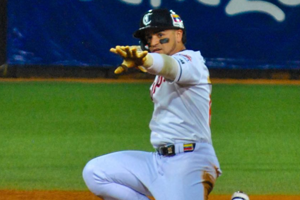 Carlos Mendoza Jr. fue el seguro del blanqueo de Caribes