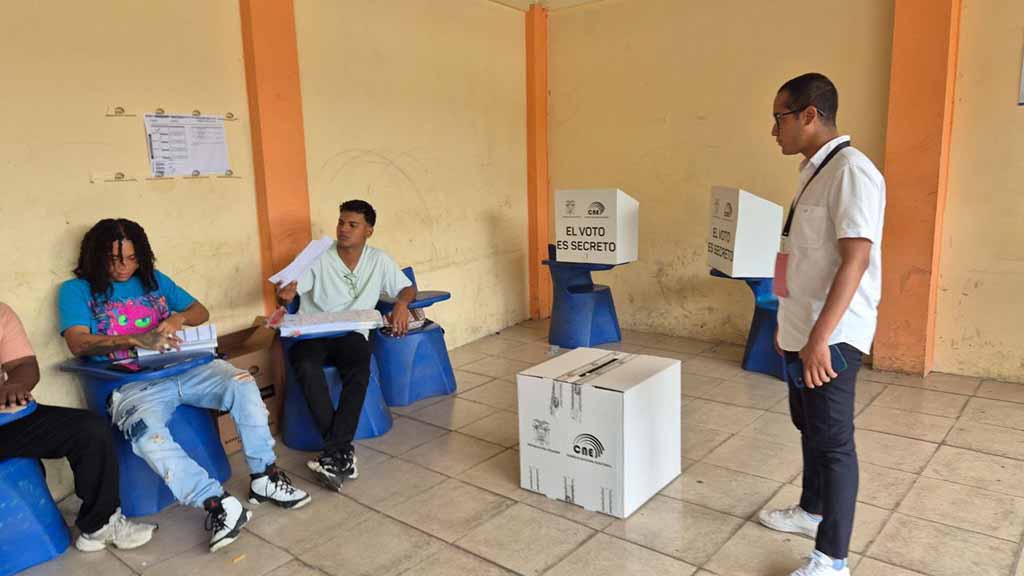 Cierran los centros de votación en Ecuador, inicia el conteo