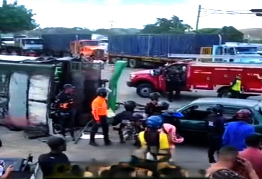 Cuatro fallecidos y 13 heridos en triple choque en Barquisimeto