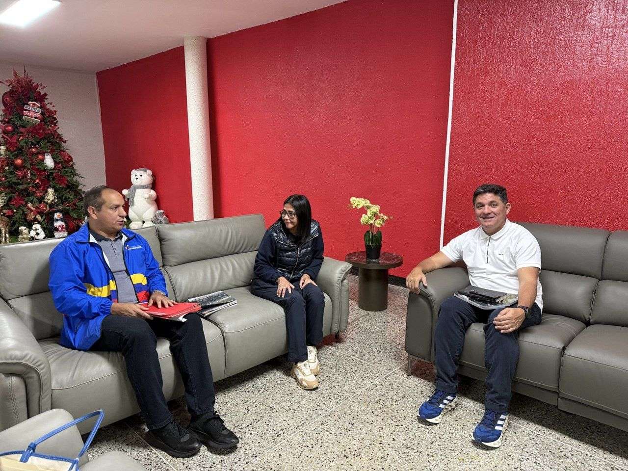 Maduro ordena plan especial para la entrada y salida aérea del país