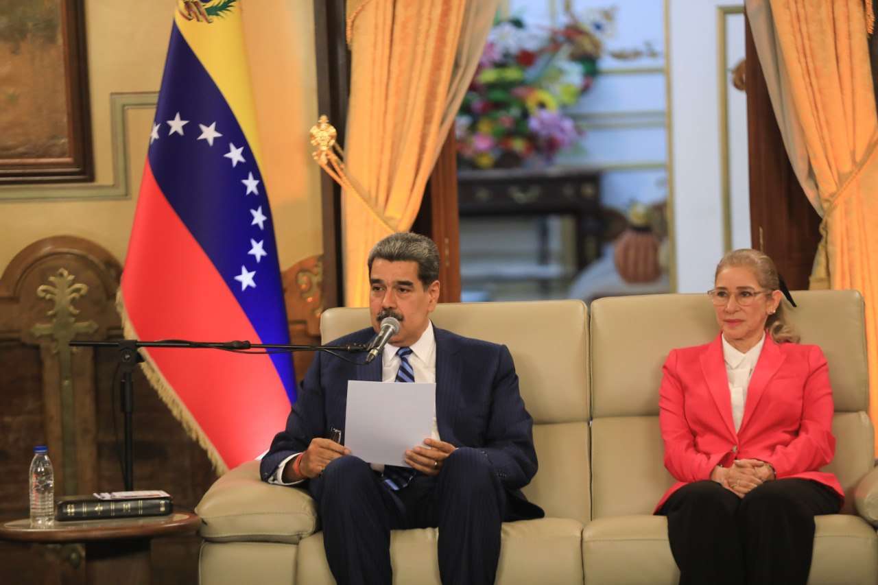 Presidente participa en una oración por la paz de Venezuela con líderes religiosos