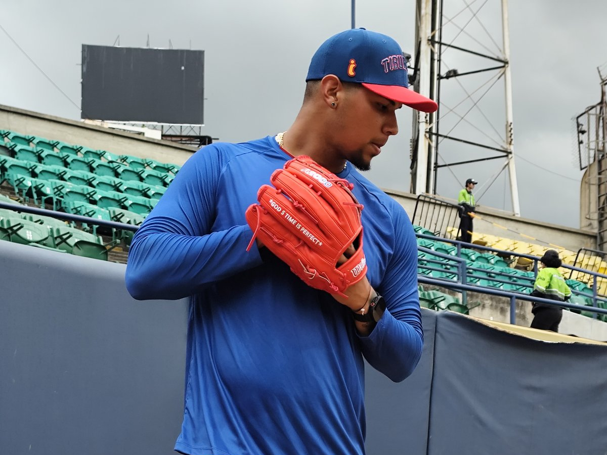 Edgardo Henríquez prepara su estreno con Tiburones