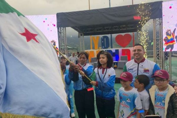 Maduro inauguró los III juegos deportivos nacionales comunales 2025