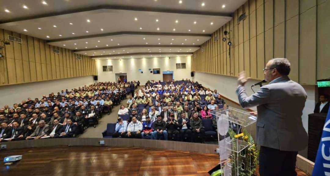 Más de 200 funcionarios policiales son acreditados en investigación penal