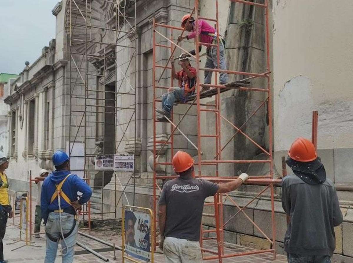 Retoman trabajos de restauración de la Basílica de Mérida