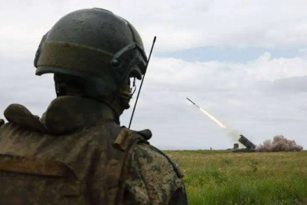 Tropas rusas destruyen infraestructuras militares de Ucrania