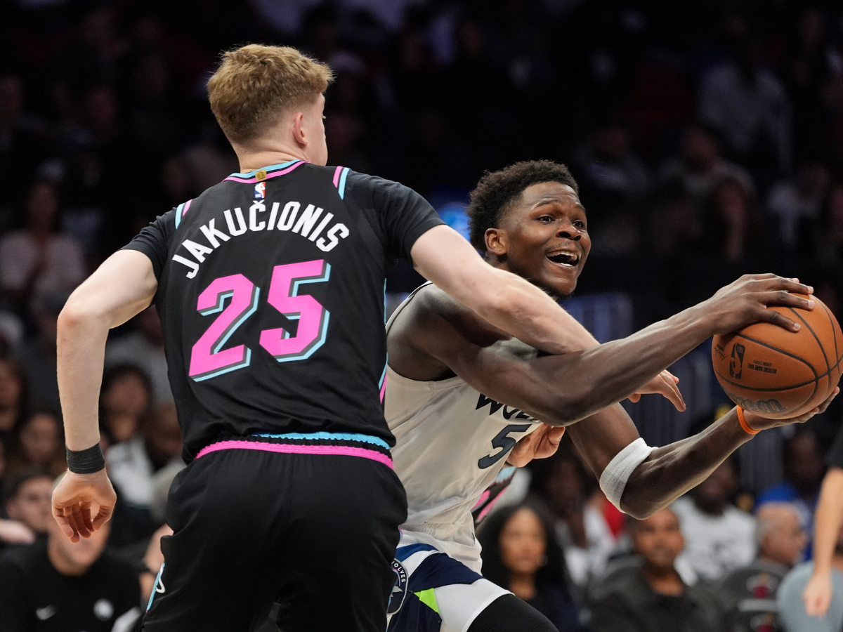 Anthony Edwards brilló en el Kaseya Center