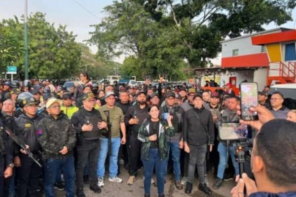 Aragüeños rechazan bombardeo criminal y exigen prueba de vida del presidente Maduro 