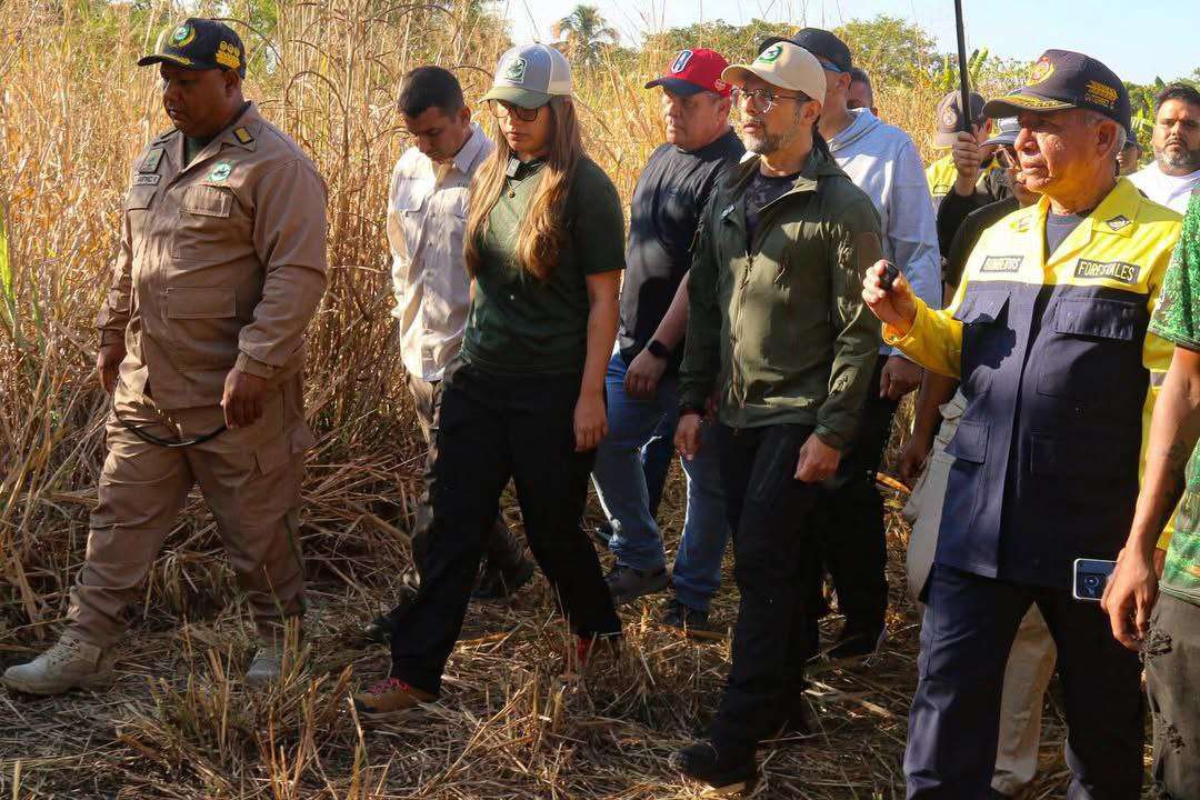 Autoridades nacionales supervisan zonas afectadas por incendio en el Henri Pittier