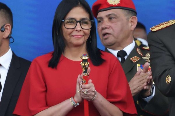 La Chica de Rojo - Últimas Noticias