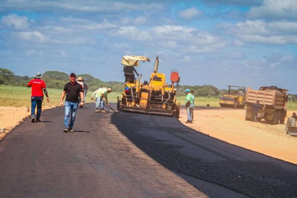 Optimizan variante vial La Negra-Camaguán con 2.000 toneladas de asfalto