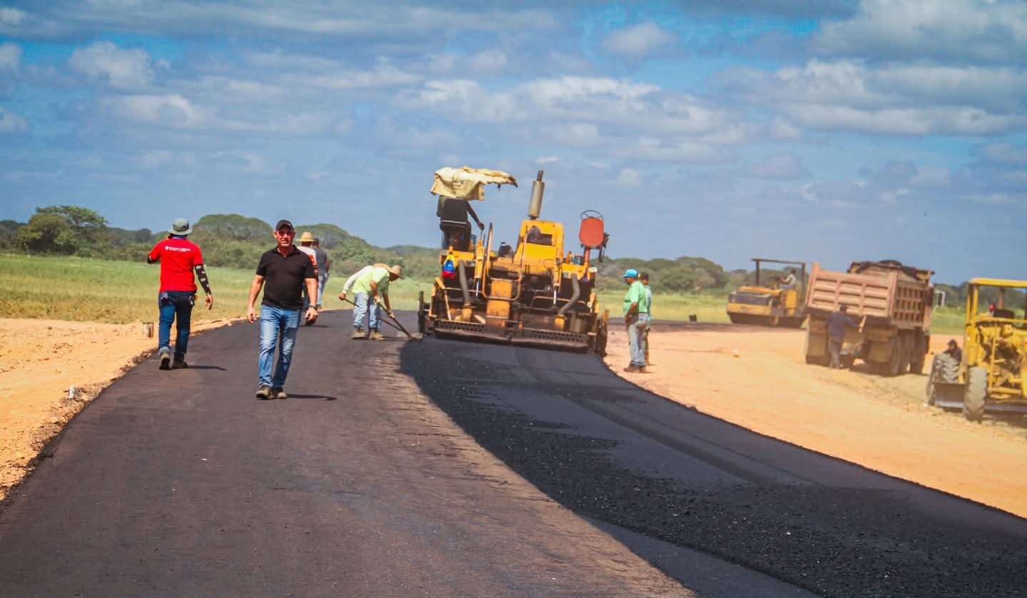 Optimizan variante vial La Negra-Camaguán con 2.000 toneladas de asfalto