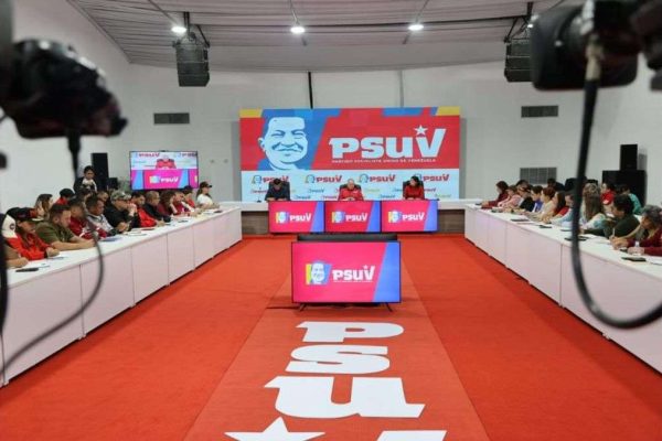 Psuv exige a EEUU fe de vida del presidente Nicolás Maduro