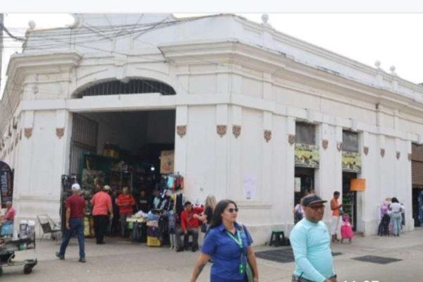 Recuperan mercados municipales de Maracay 