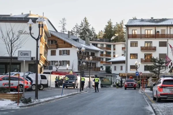 Tragedia en estación de esquí suiza deja decenas de muertos por incendio