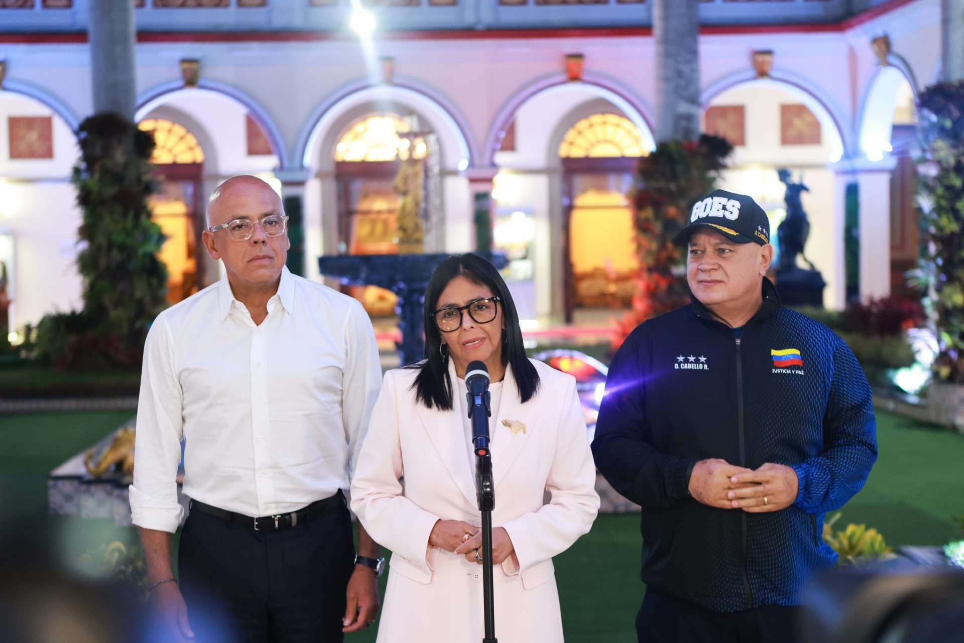 El pueblo en paz pide la libertad de Maduro y Cilia