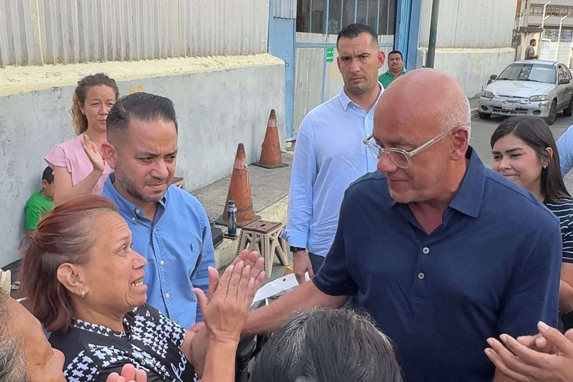 Jorge Rodríguez se reunió con familiares de detenidos en la zona 7 de Boleíta