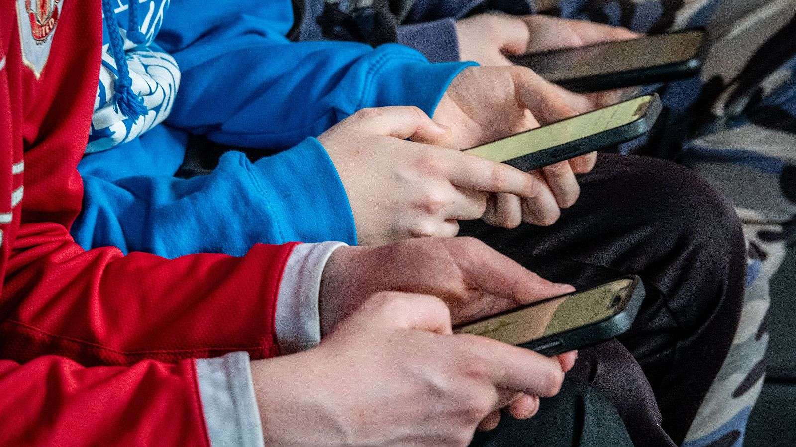 Portugal también busca restringir redes sociales a menores de 16 años
