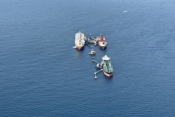 Venezuela autoriza salida de dos superpetroleros cargados no sancionados