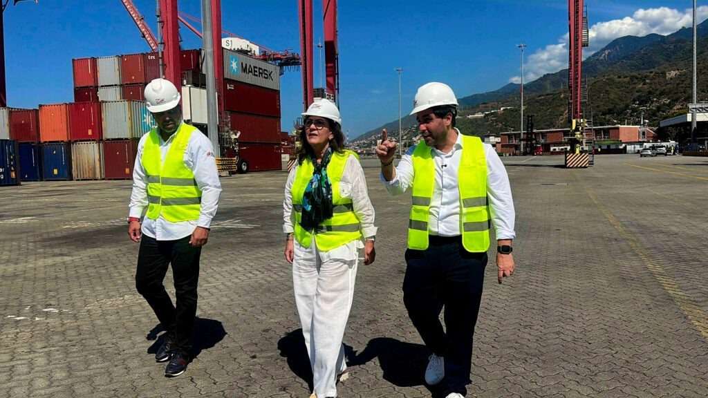 Ministra Jacqueline Faría supervisa operatividad del Puerto de La Guaira