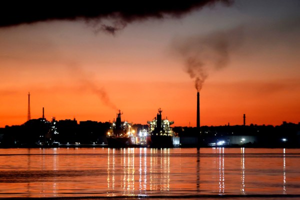 Mipymes cubanas importan combustible desde Florida bajo licencias especiales de la Ofac