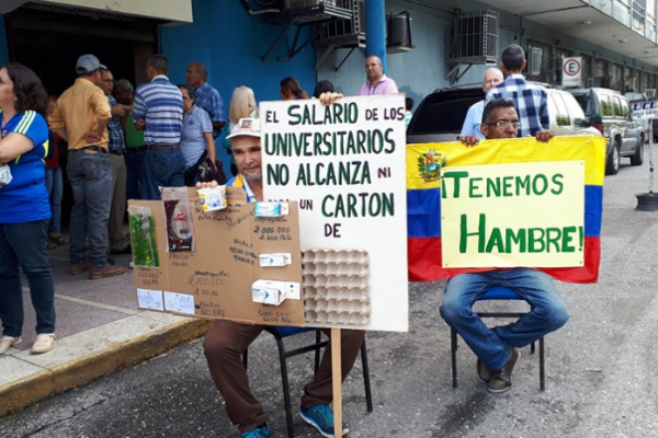No alcanza ni para una bolsa de pan el salario de profesores universitarios en Venezuela