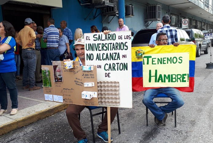 No alcanza ni para una bolsa de pan el salario de profesores universitarios en Venezuela