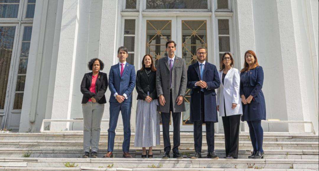 Venezuela retoma sus sedes diplomáticas en EEUU