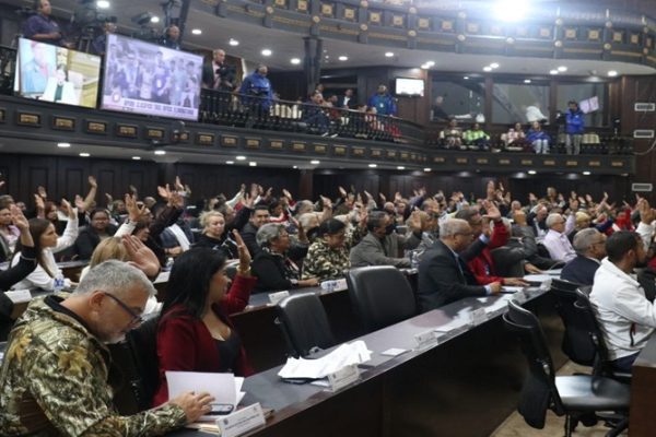 AN aprueba acuerdo en “repudio al expolio” de Citgo y exhorta al retiro de nacionalidad de cinco opositores