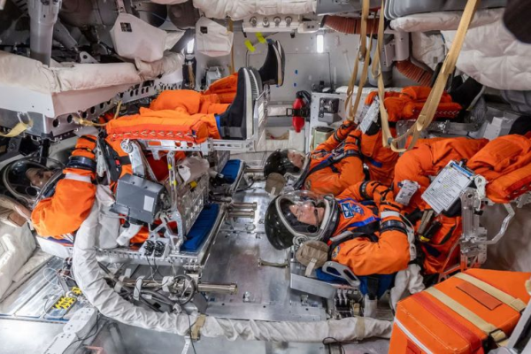 Artemis II rompe récord de distancia y completa sobrevuelo lunar