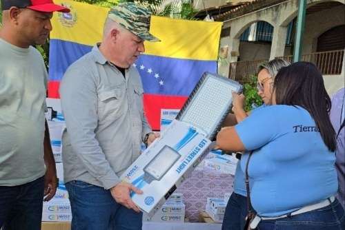 Comuna de Paracotos recibe 100 luminarias para su seguridad