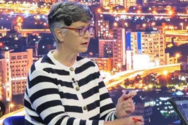 Convocan a las científicas a presentar proyectos de investigación