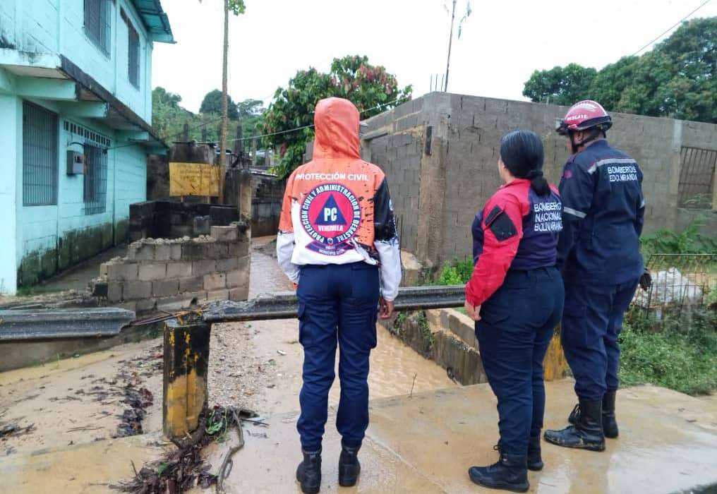 Cuerpos de prevención y seguridad en Brión atentos por las lluvias