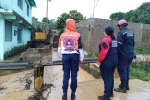 Cuerpos de prevención y seguridad en Brión atentos por las lluvias
