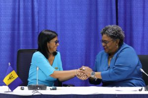 Delcy invita a Barbados a invertir en hidrocarburos para fortalecer la seguridad energética regional