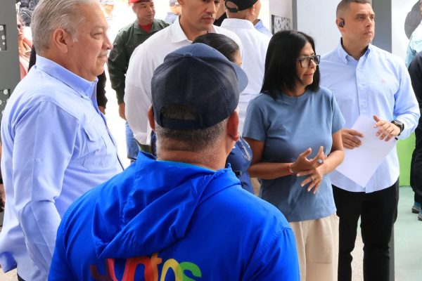 Delcy resalta participación ciudadana en la gran peregrinación contra las sanciones