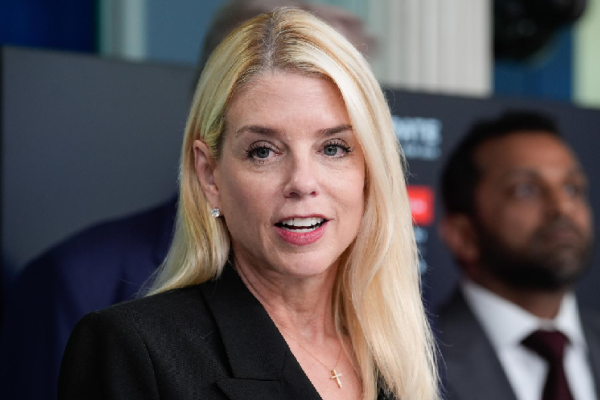 Donald Trump destituyó a la fiscal general de EEUU Pam Bondi