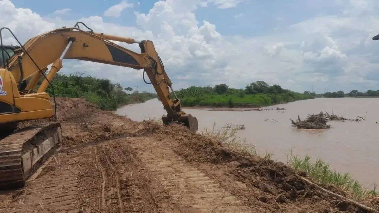 Dragan río Sarare y refuerzan talud ante la llegada de lluvias en Apure