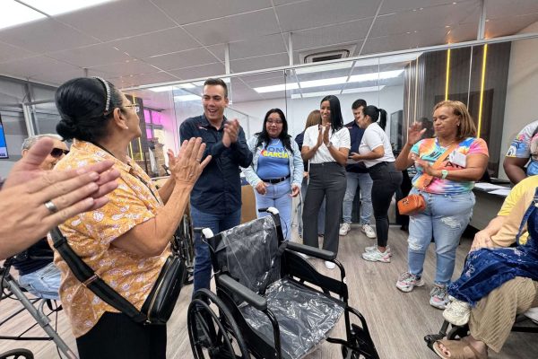 En Aragua entregan ayudas sociales a vecinos de más de 500 comunidades