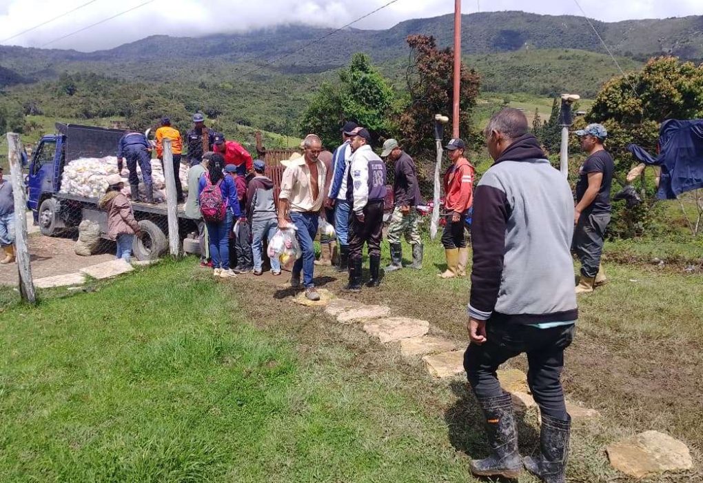 Entregan alimentos a familias afectadas por lluvias en Lara