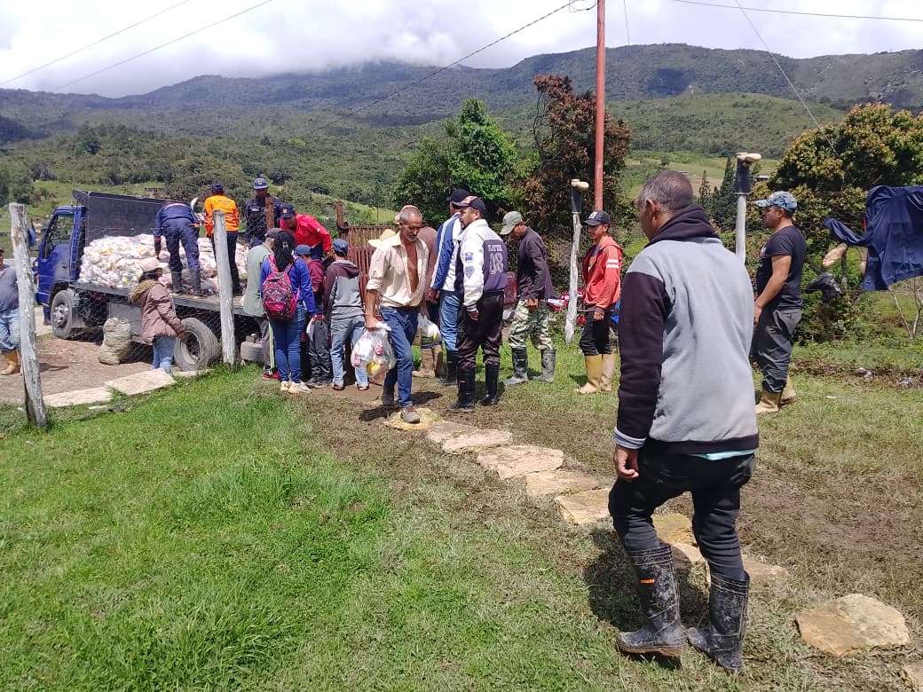 Entregan alimentos a familias afectadas por lluvias en Lara