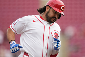 Eugenio Suarez conecta jonrón y Cincinatti sentencia la serie