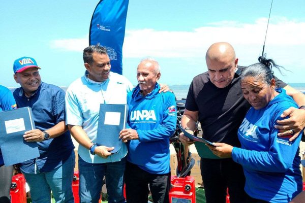 Gobierno amplía flota pesquera en Falcón con la entrega de motores