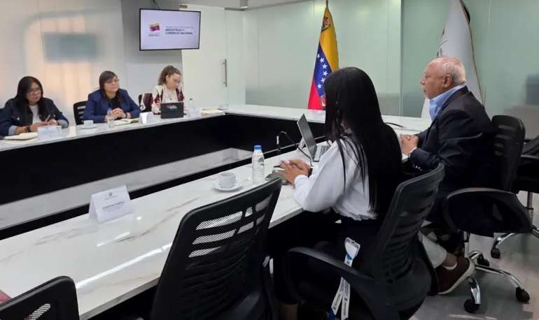 Gobierno y sector lácteo evalúan estrategias para impulsar la producción