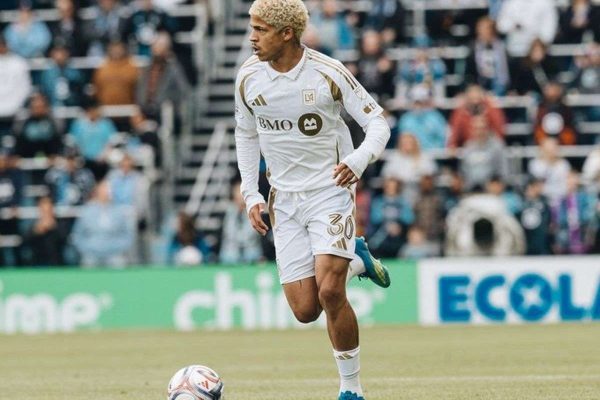 Gol de David Martínez dio triunfo al LAFC