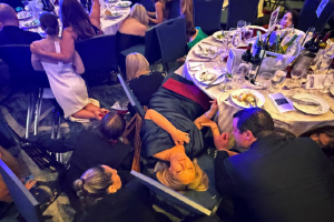 Habló el invitado que siguió comiendo su cena tranquilamente en medio del tiroteo de la gala de Corresponsales la Casa Blanca