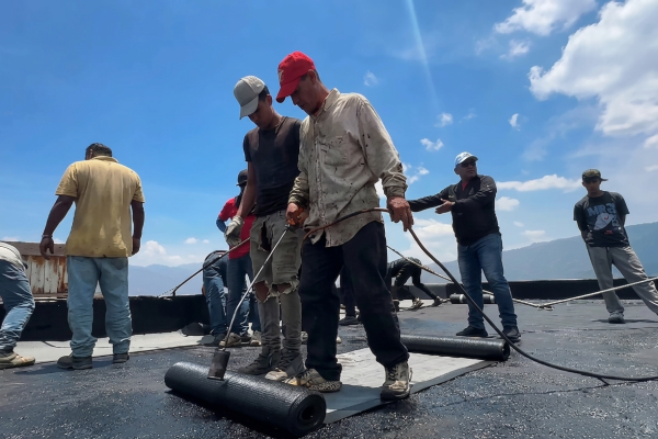 Impermeabilizan torres de Ciudad Caribia